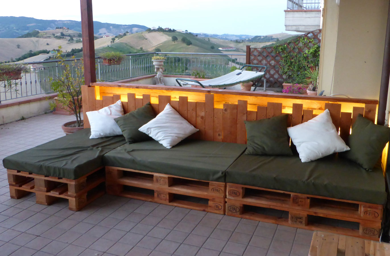 Divani in PALLET da esterno - FLAB Arredo Pallet ...