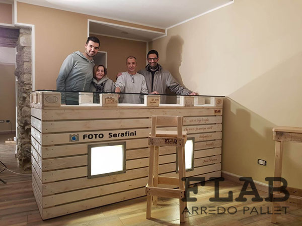 Arredamento In Pallet Per Negozi E Uffici Flab Arredo Pallet