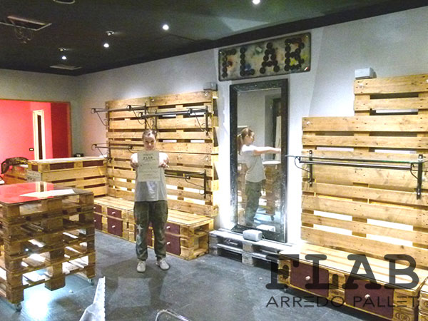 Arredamento In Pallet Per Negozi E Uffici Flab Arredo Pallet